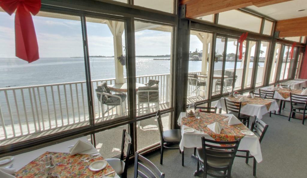 Cedar Cove Beach And Yacht Club Cedar Key Exterior photo